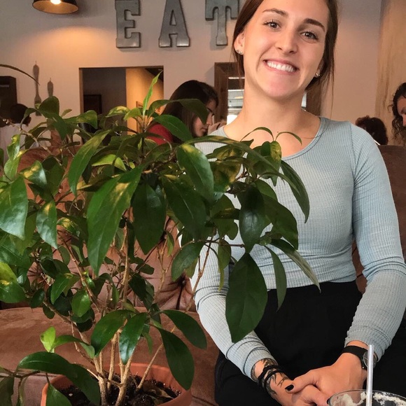 Meet your Posher, Abigail - Picture 2 of 6